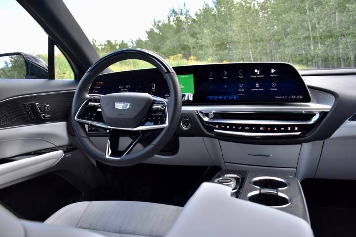2023-Cadillac-Lyriq-interior