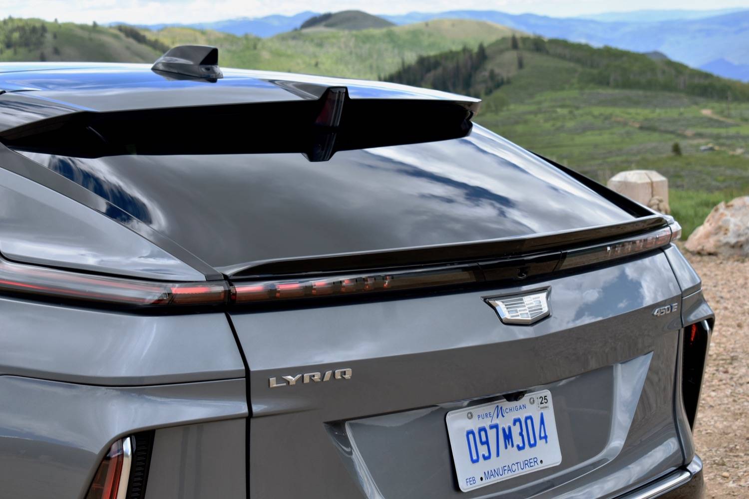 2023-Cadillac-Lyriq-taillights