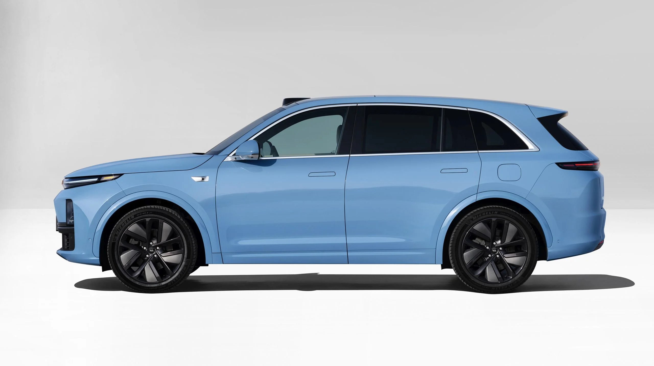 generation_64f9bb0b4d2d4_li-auto-l7-dimensions