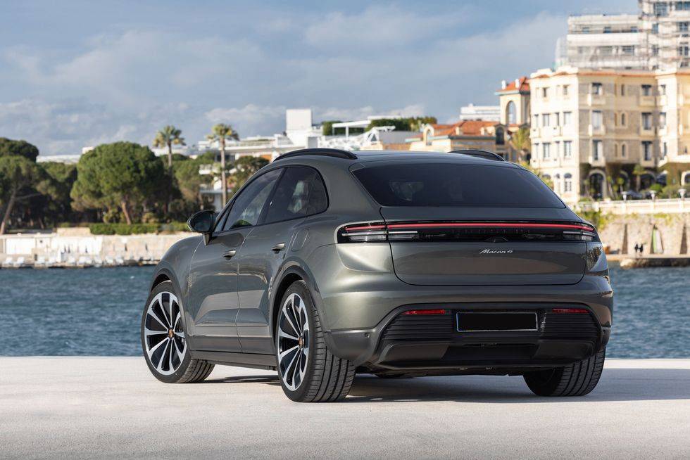 2024-porsche-macan-4-ev-105-6622def1619f1