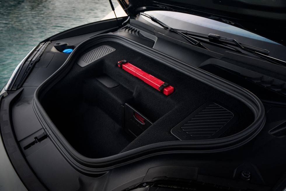 2024-porsche-macan-4-ev-108-6622def3a9f02