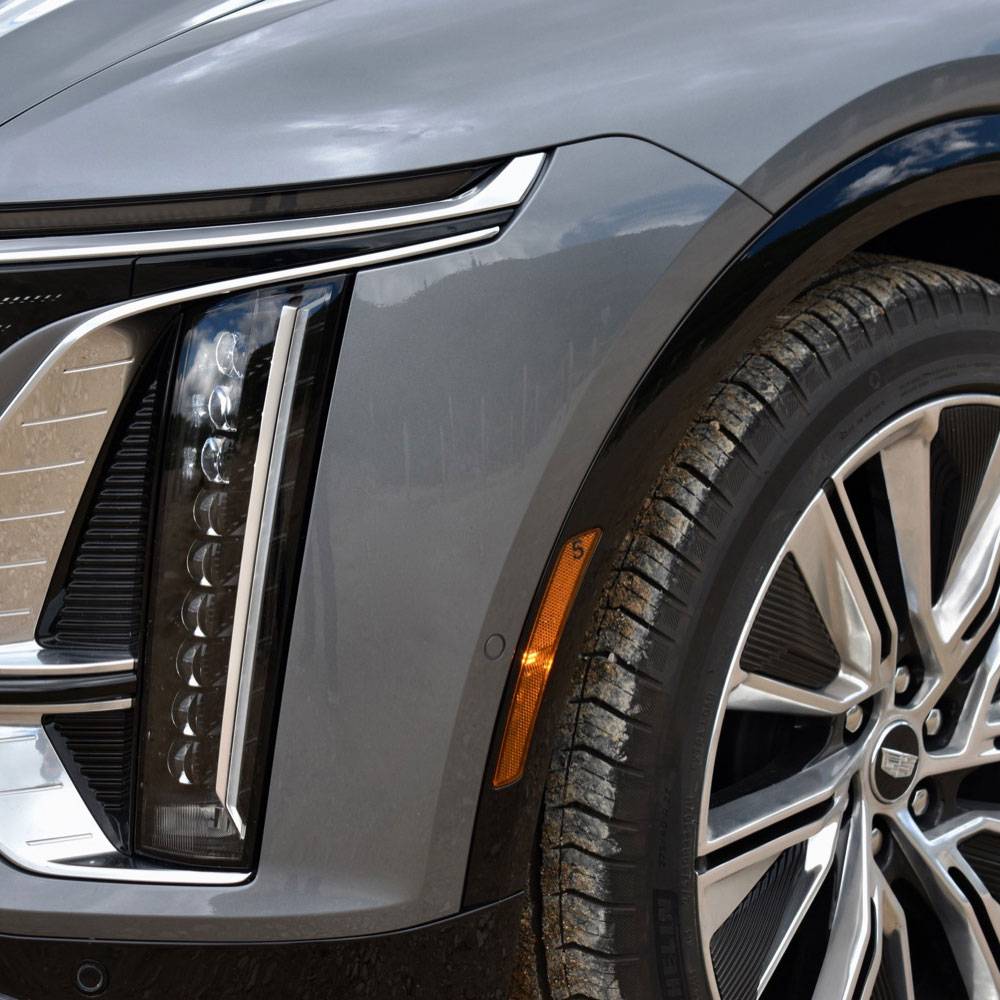 2023-Cadillac-Lyriq-detail-view