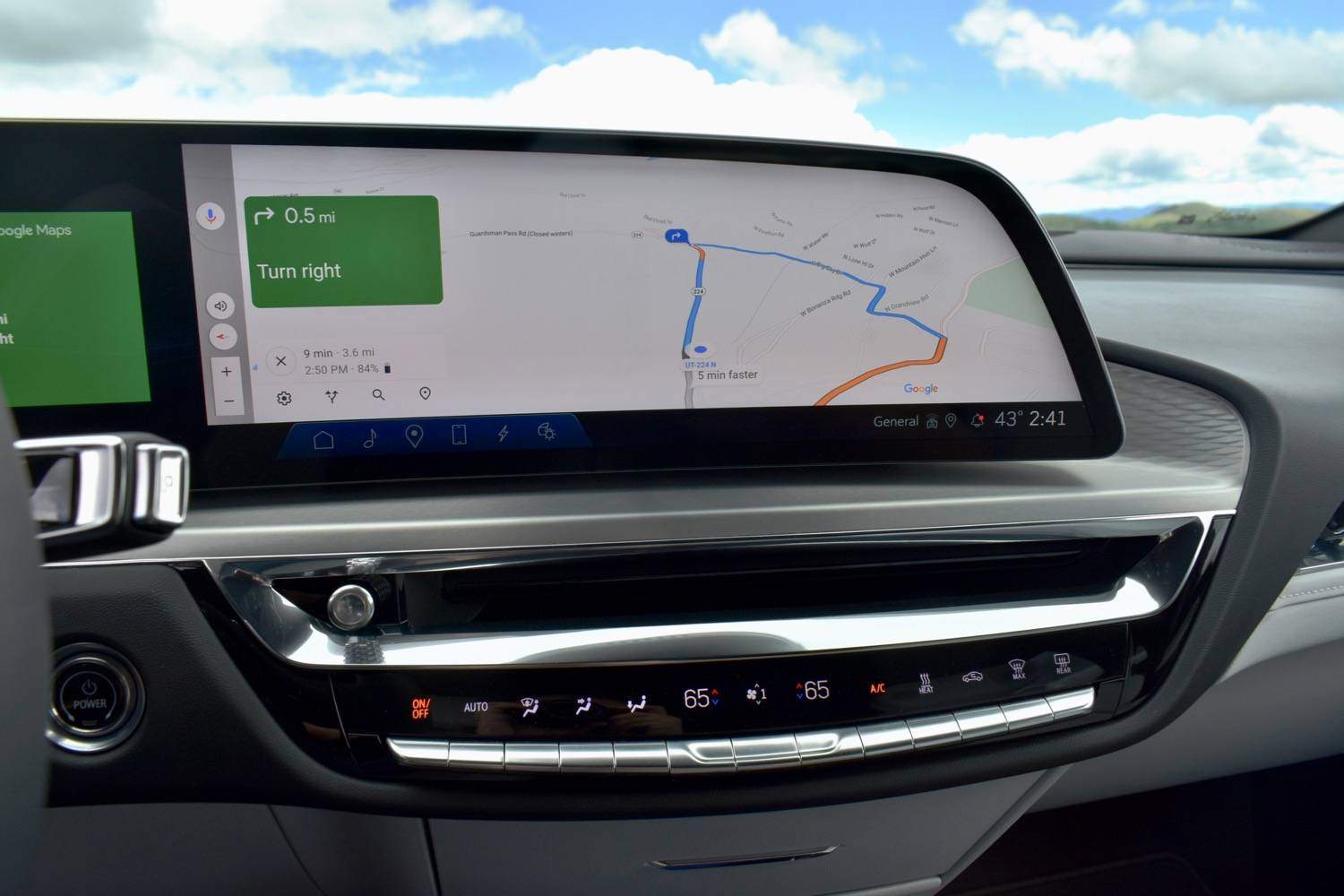 2023-Cadillac-Lyriq-touchscreen