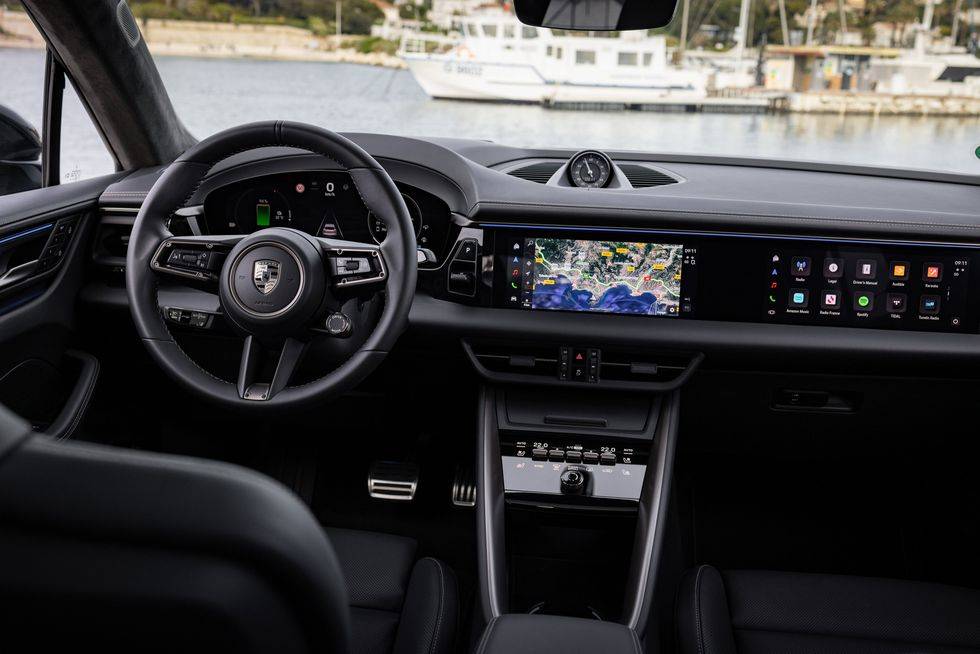 2024-porsche-macan-turbo-ev-107-6622df690fa5d